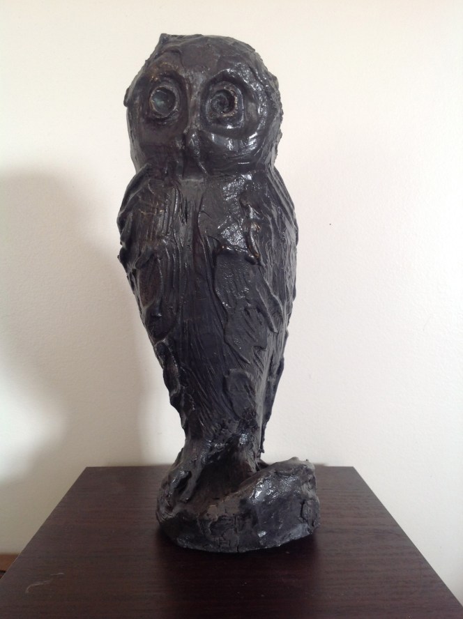 Chouette Harry-Sculpture animalière-Terre cuite-H27/L11/P11cm-Patine Bronze-Fait main-Pièce unique.