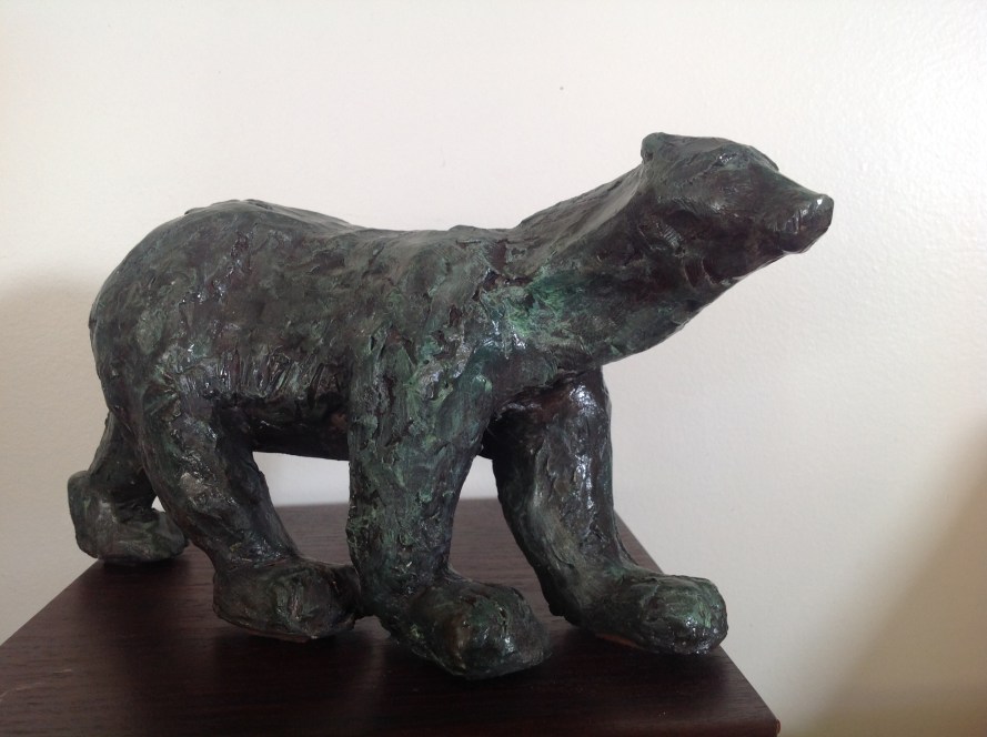 Ours White-Sculpture animalière-Terre cuite-H15/L10/P29cm-Patine Bronze-Fait main-Pièce unique.