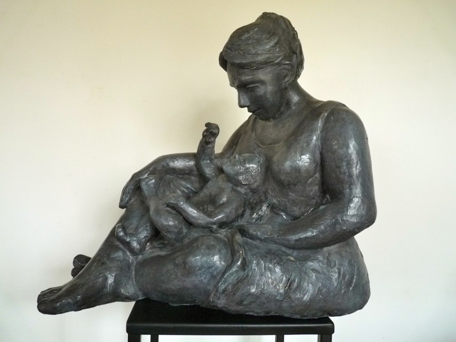 Maternité-Sculpture-Terre cuite-Inspiration cubiste-H46/L45/25cm-Patine Bronze-Fait main-Pièce unique.