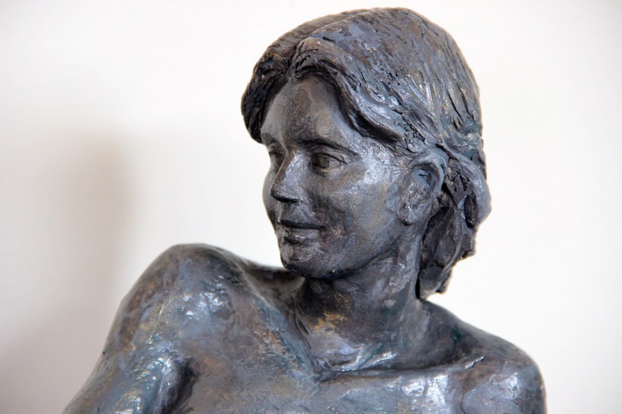 Apolline-Nu -Sculpture-Terre cuite patinée bronze-H48/L31/P24cm-Oeuvre unique -Fait main